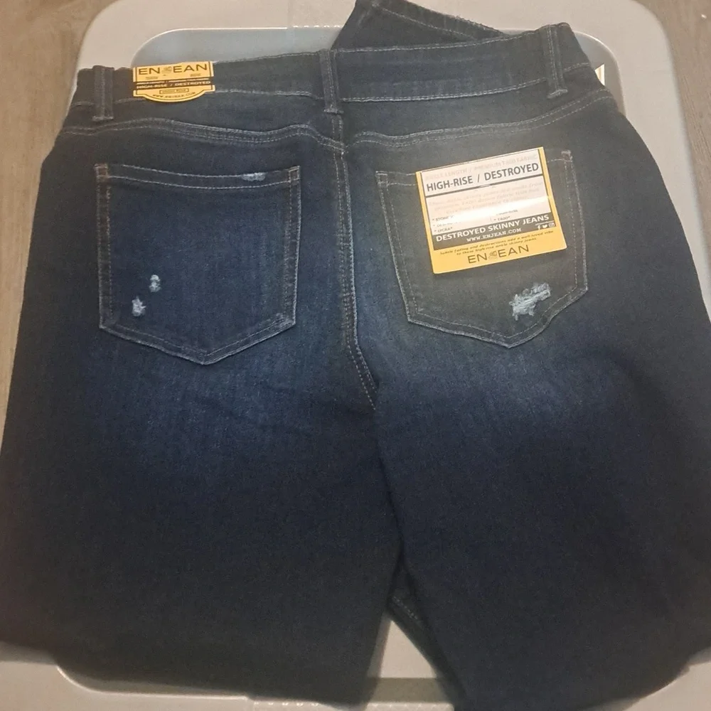 NWT JEANS - Picture 7 of 9